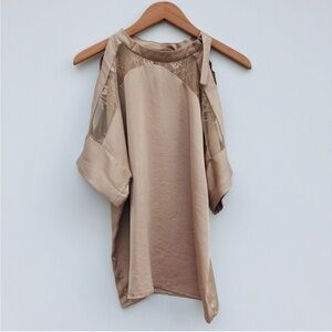 Current Air Elegant Tan Cold Shoulder Top NWT size medium tan